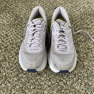 Light purple bondi 7 HOKAS